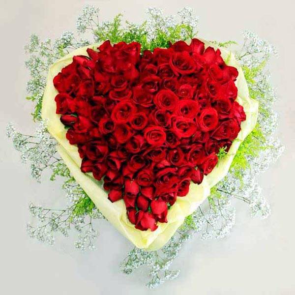 99 red roses bouquet in heart shape)