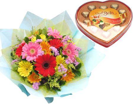 Bouquet of 12 gerberas, a chocolate heart box (ID: HV-M-4019) 