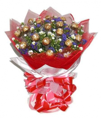 HV-NH-L-360 Bouquet 24 chocolate, greens, wrapping paper (ID: HV-NH-L-360) 